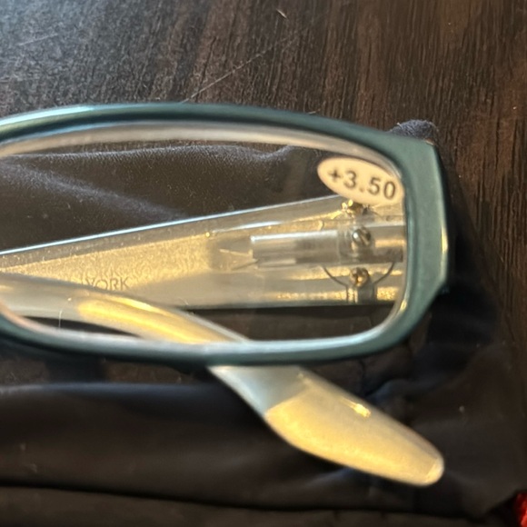 JM New York Readers - Picture 2 of 6